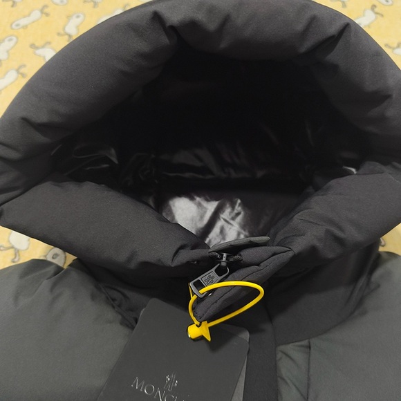Moncler Windproof And Warm Down Jacket - Picture 3 of 13